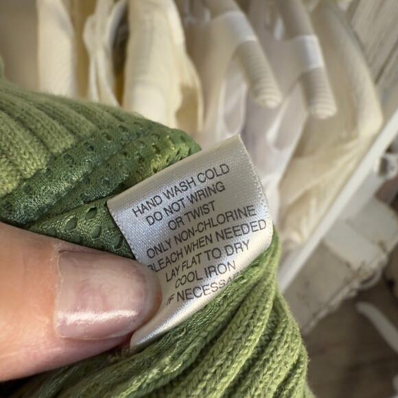 Christopher & Banks Women's Sz L Green Ribbed Toggle Closure Sweater Vest #3408 - Picture 6 of 8